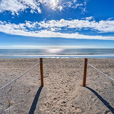 Oak Island Beachfront Condo With Community Pool Exteriör bild
