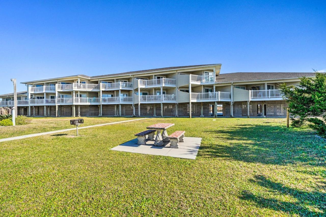 Oak Island Beachfront Condo With Community Pool Exteriör bild