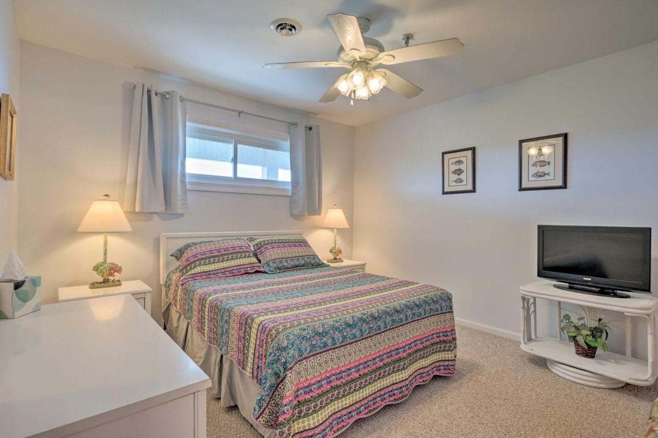 Oak Island Beachfront Condo With Community Pool Exteriör bild