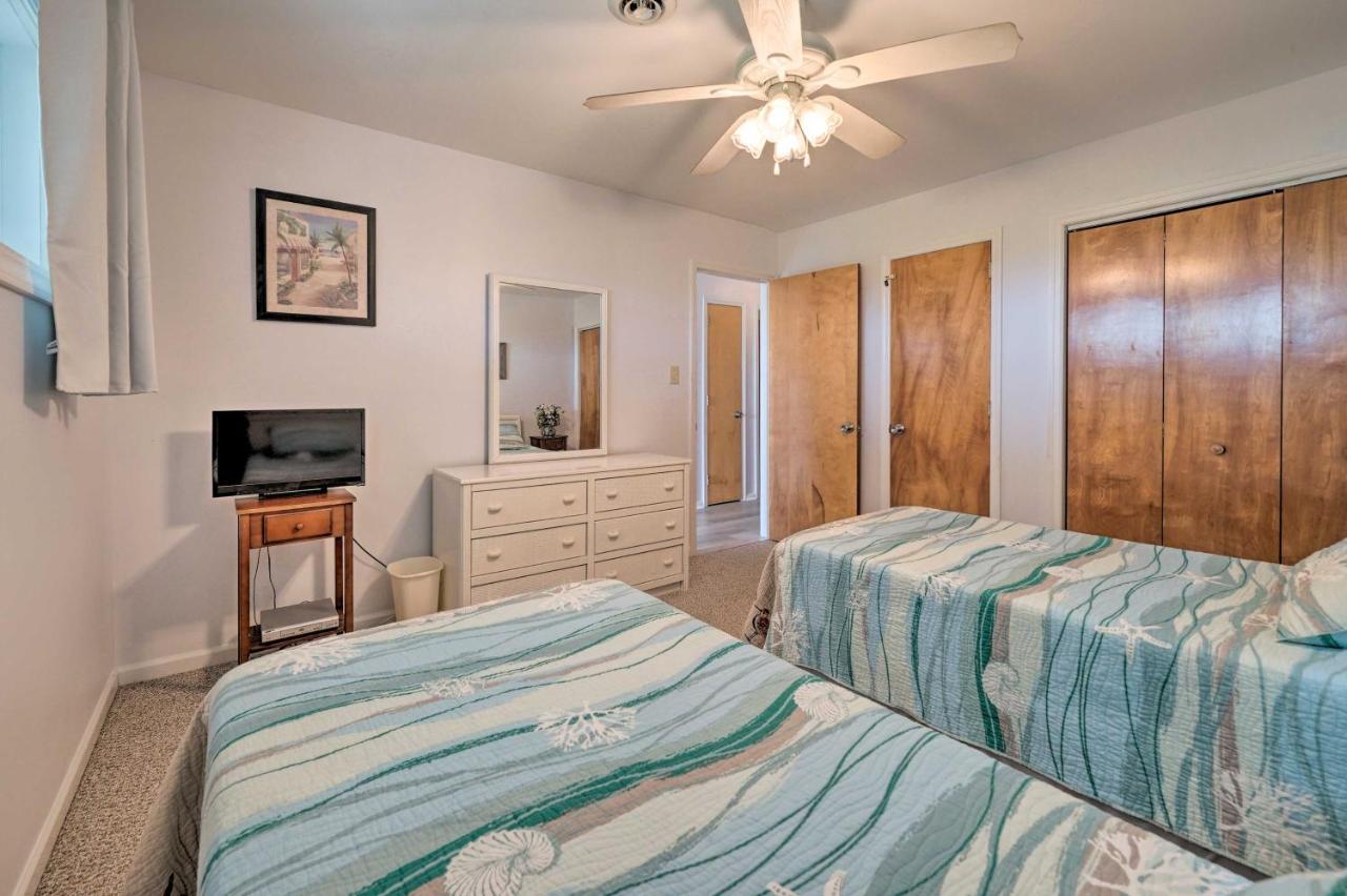 Oak Island Beachfront Condo With Community Pool Exteriör bild