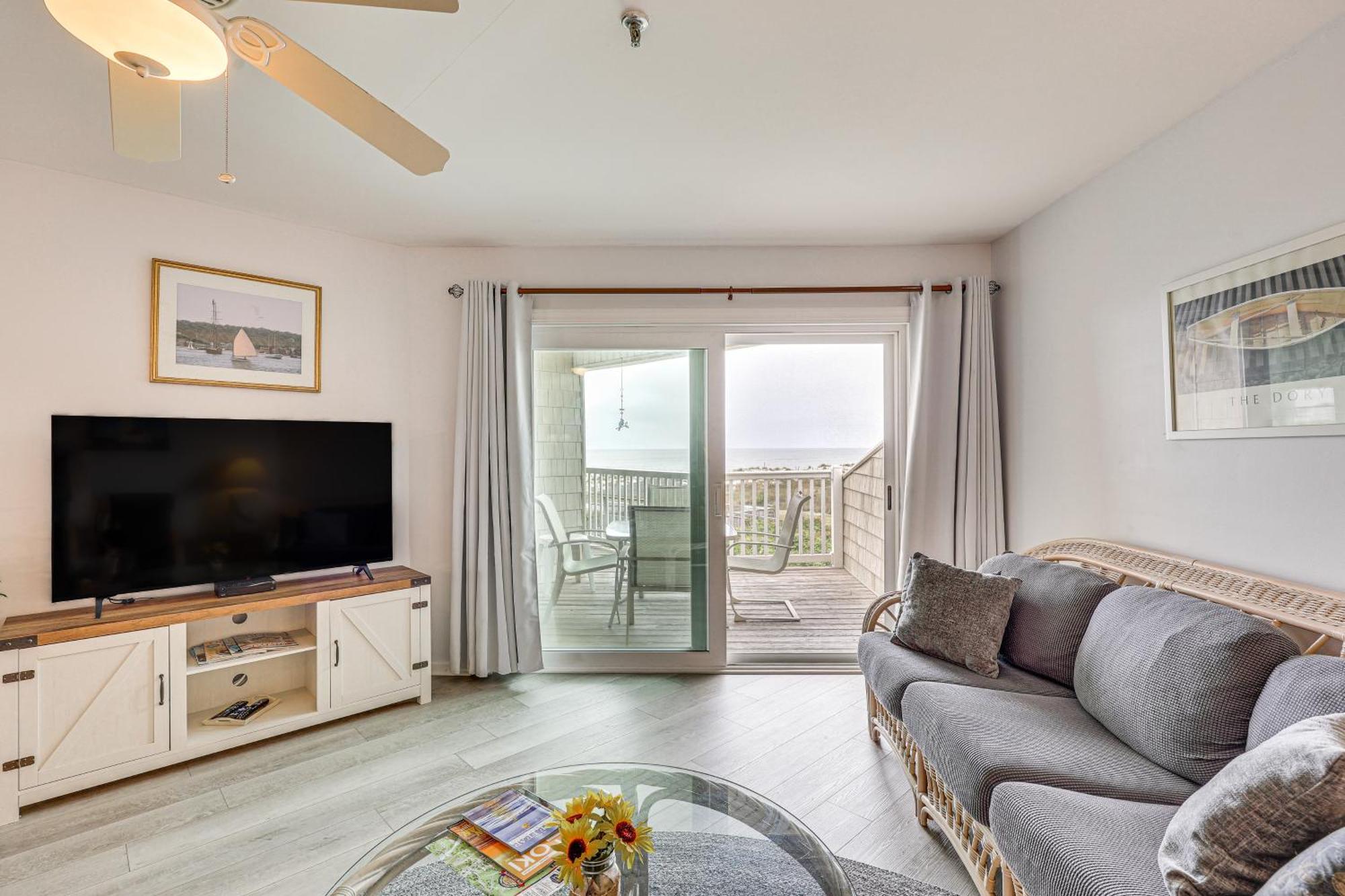 Oak Island Beachfront Condo With Community Pool Exteriör bild
