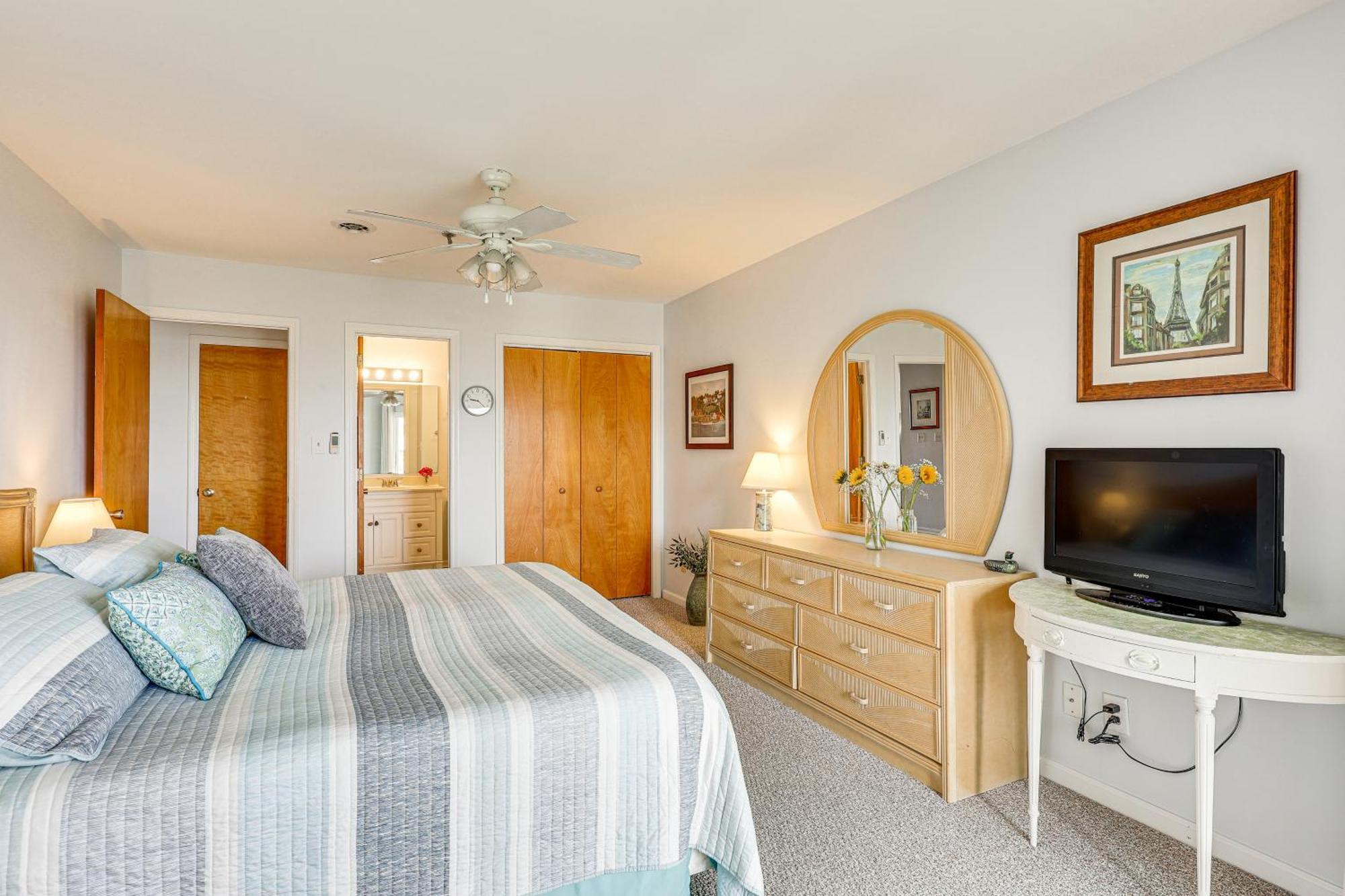 Oak Island Beachfront Condo With Community Pool Exteriör bild