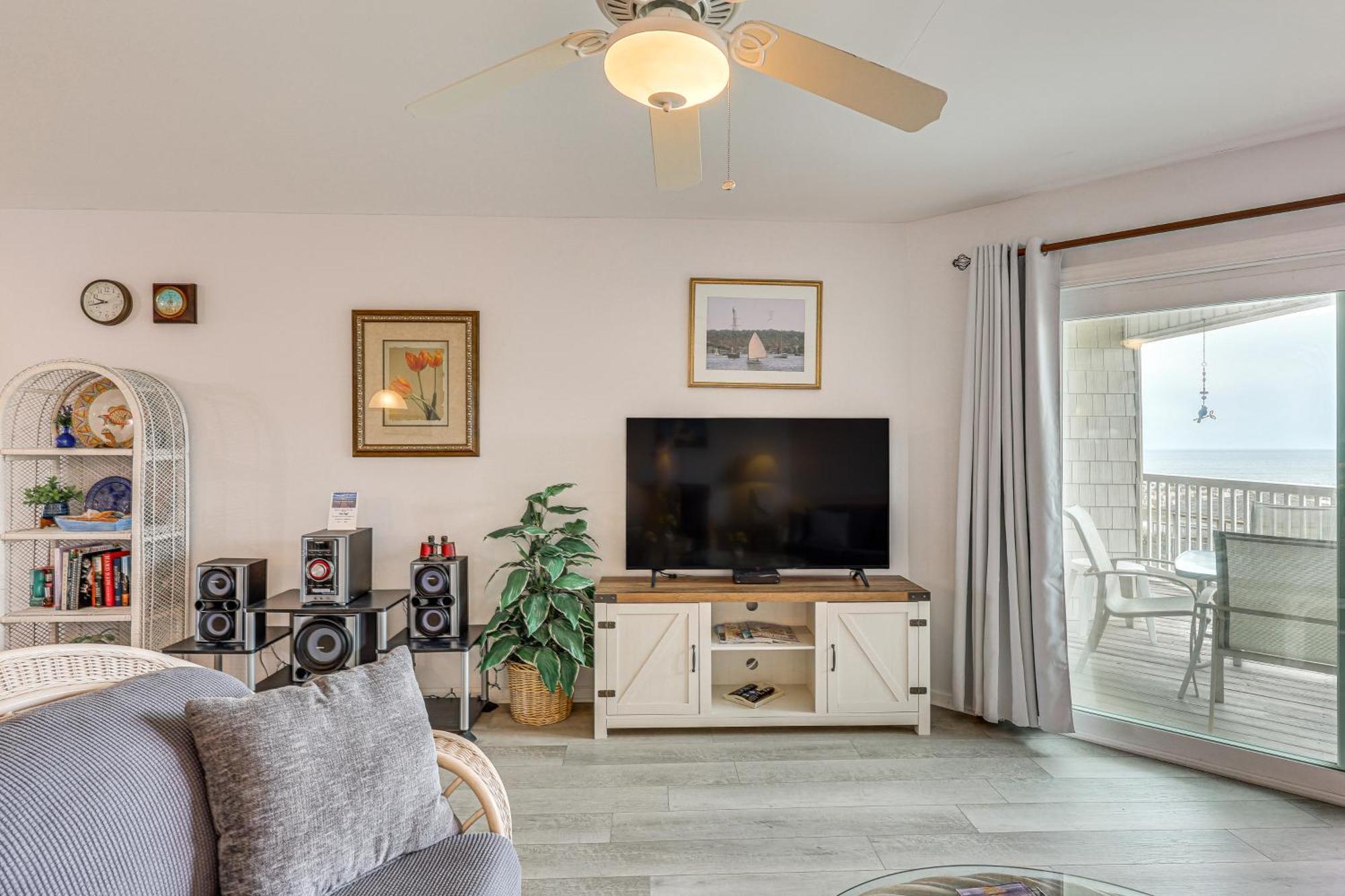 Oak Island Beachfront Condo With Community Pool Exteriör bild