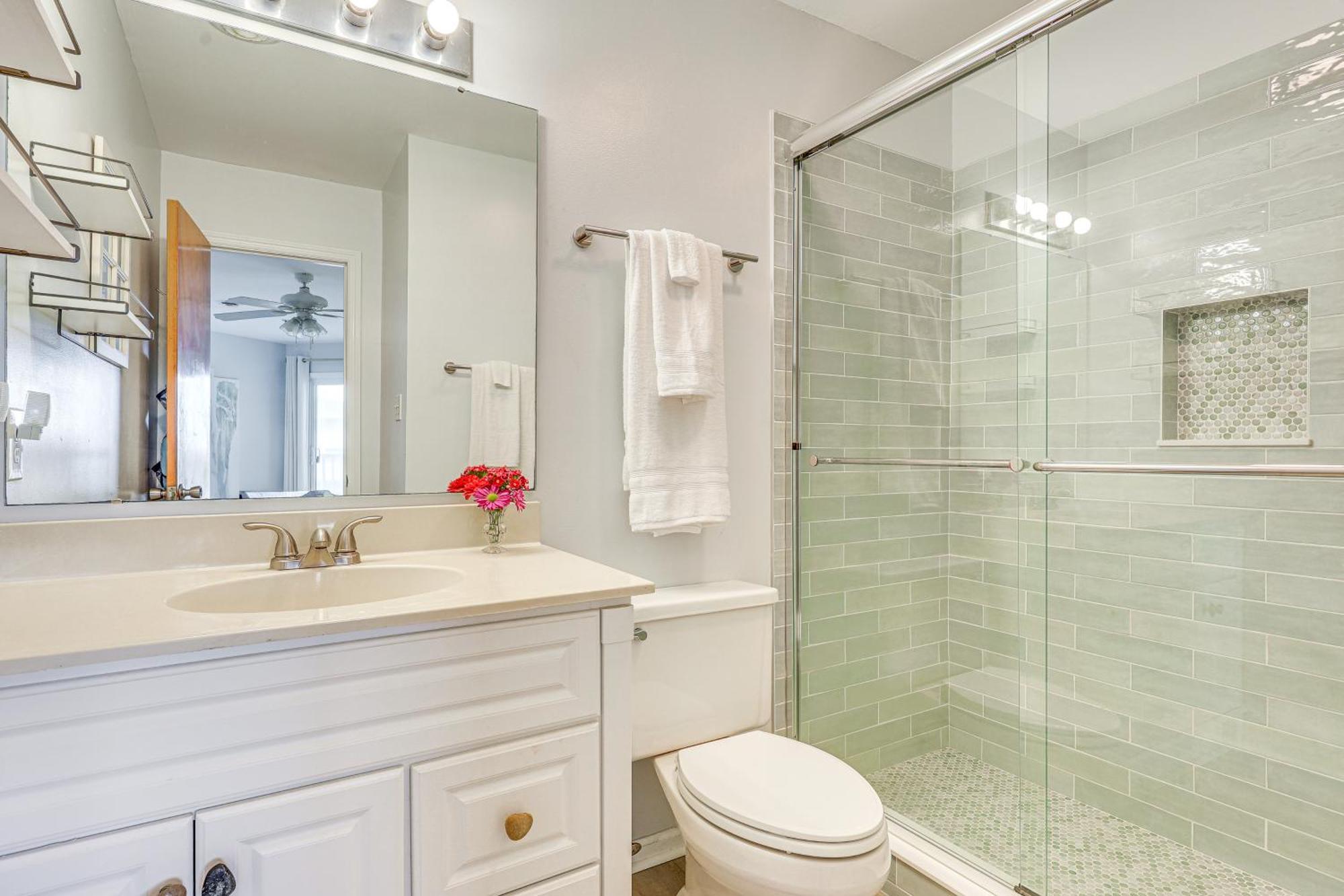 Oak Island Beachfront Condo With Community Pool Exteriör bild
