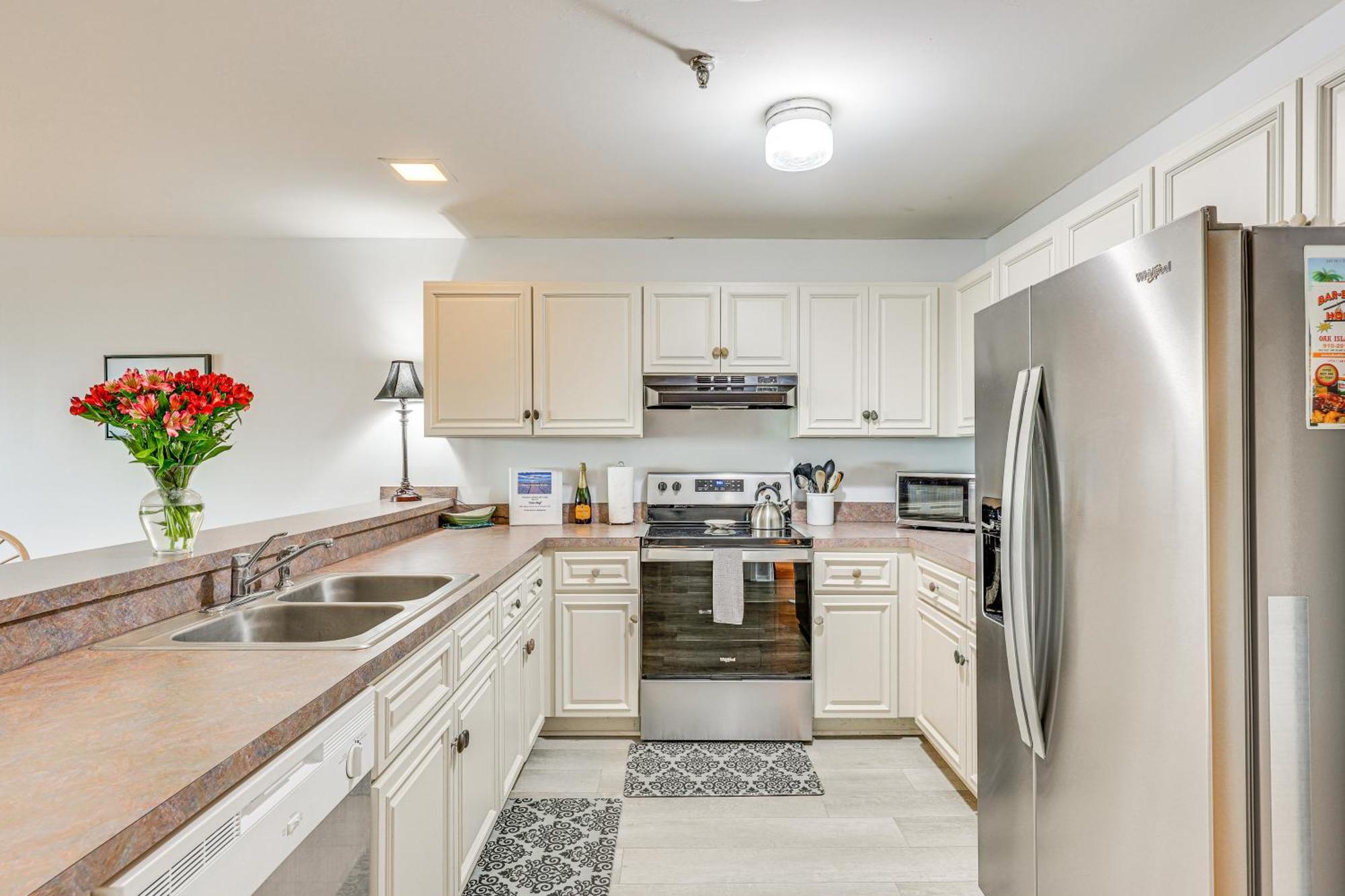 Oak Island Beachfront Condo With Community Pool Exteriör bild