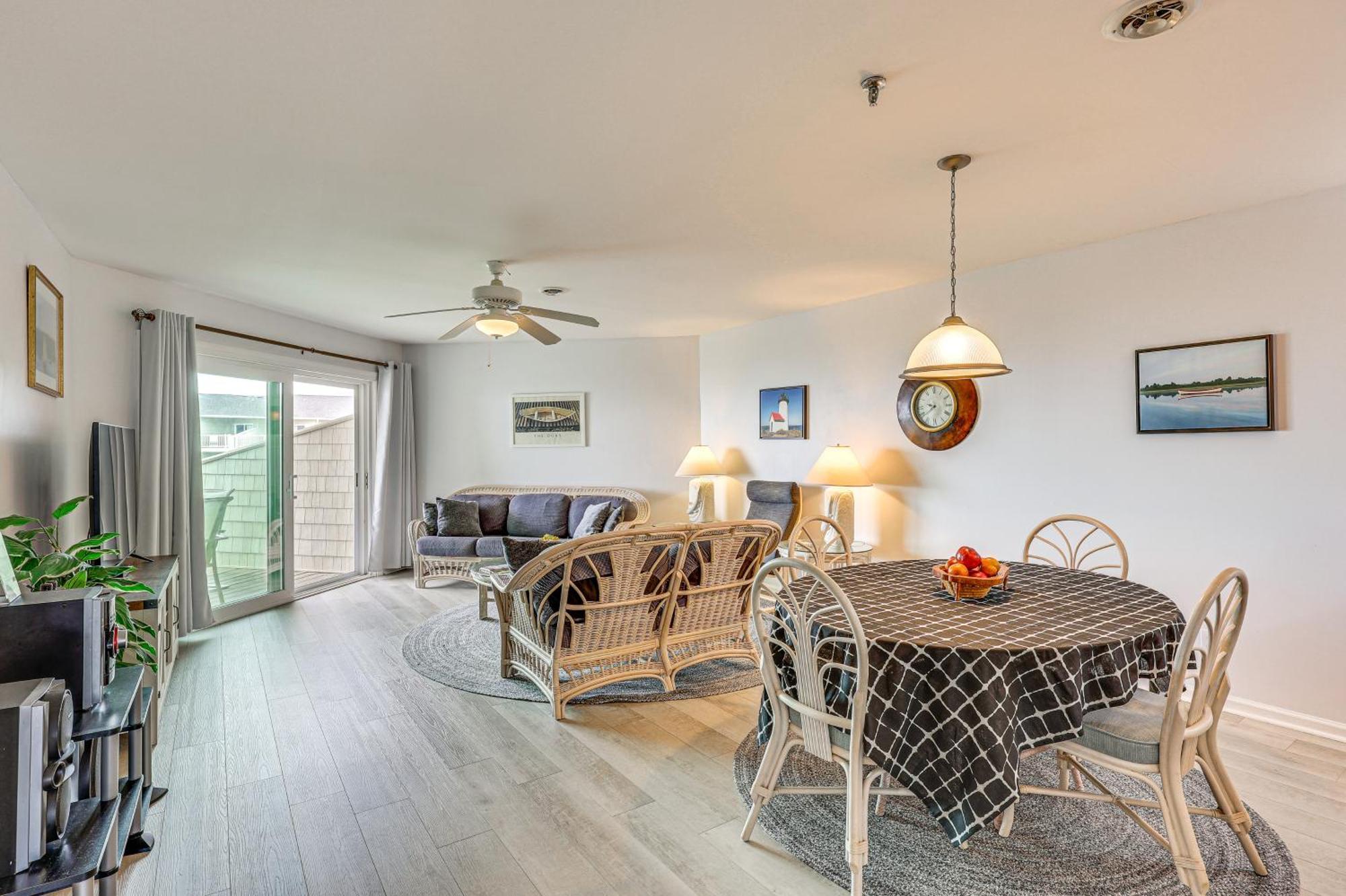 Oak Island Beachfront Condo With Community Pool Exteriör bild