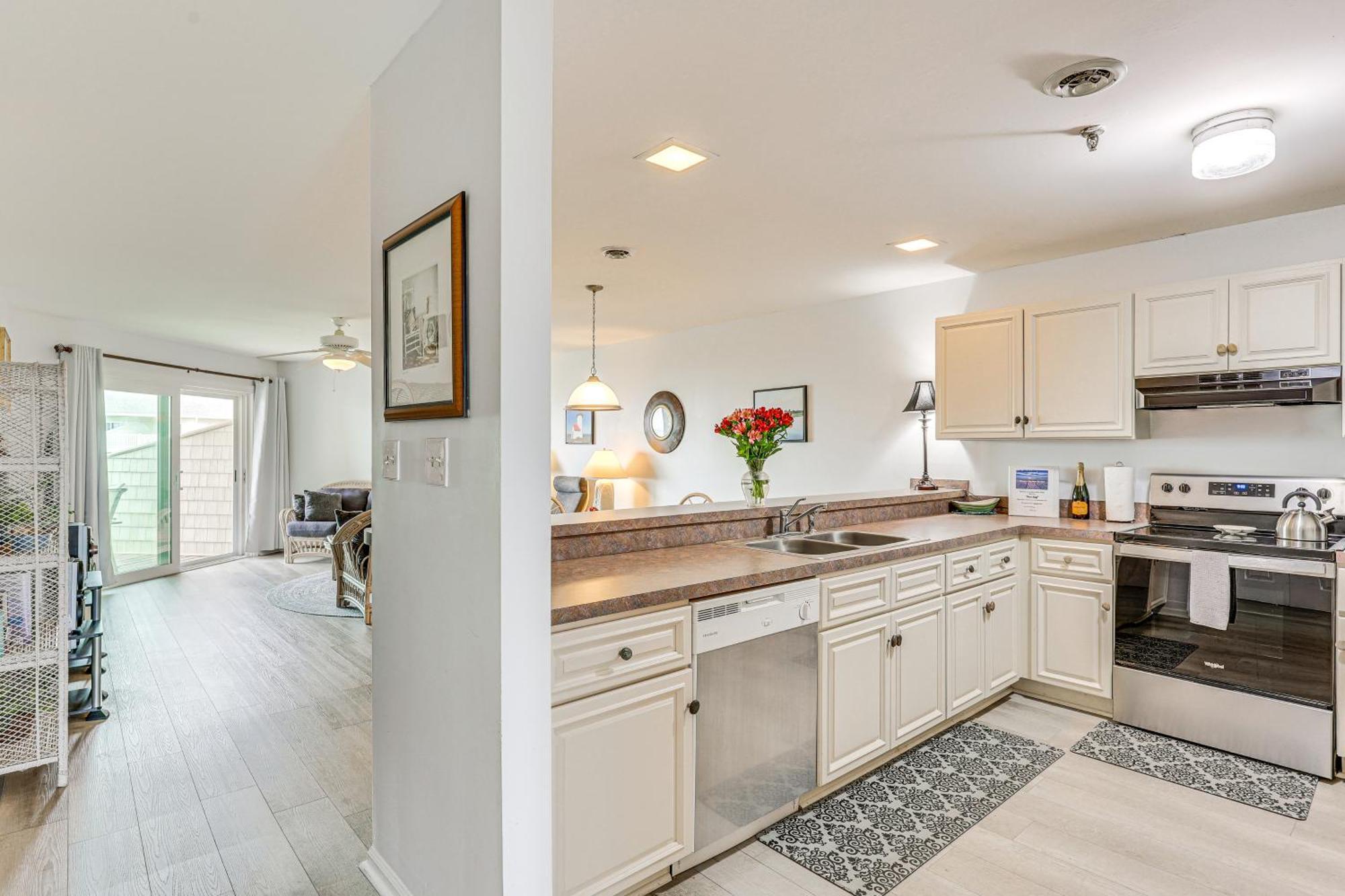 Oak Island Beachfront Condo With Community Pool Exteriör bild