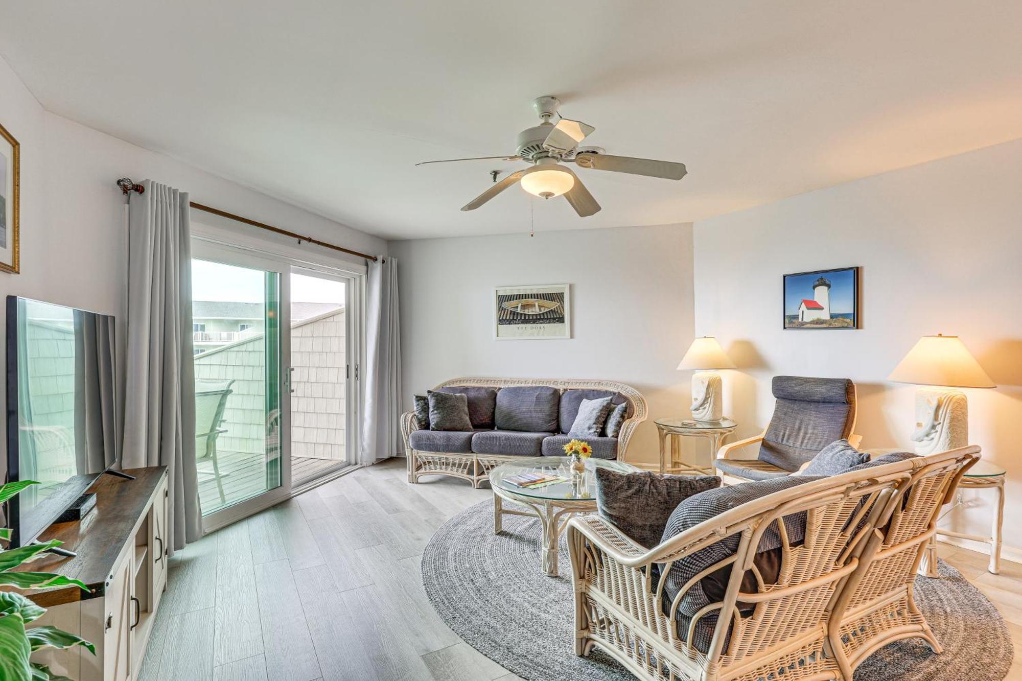 Oak Island Beachfront Condo With Community Pool Exteriör bild