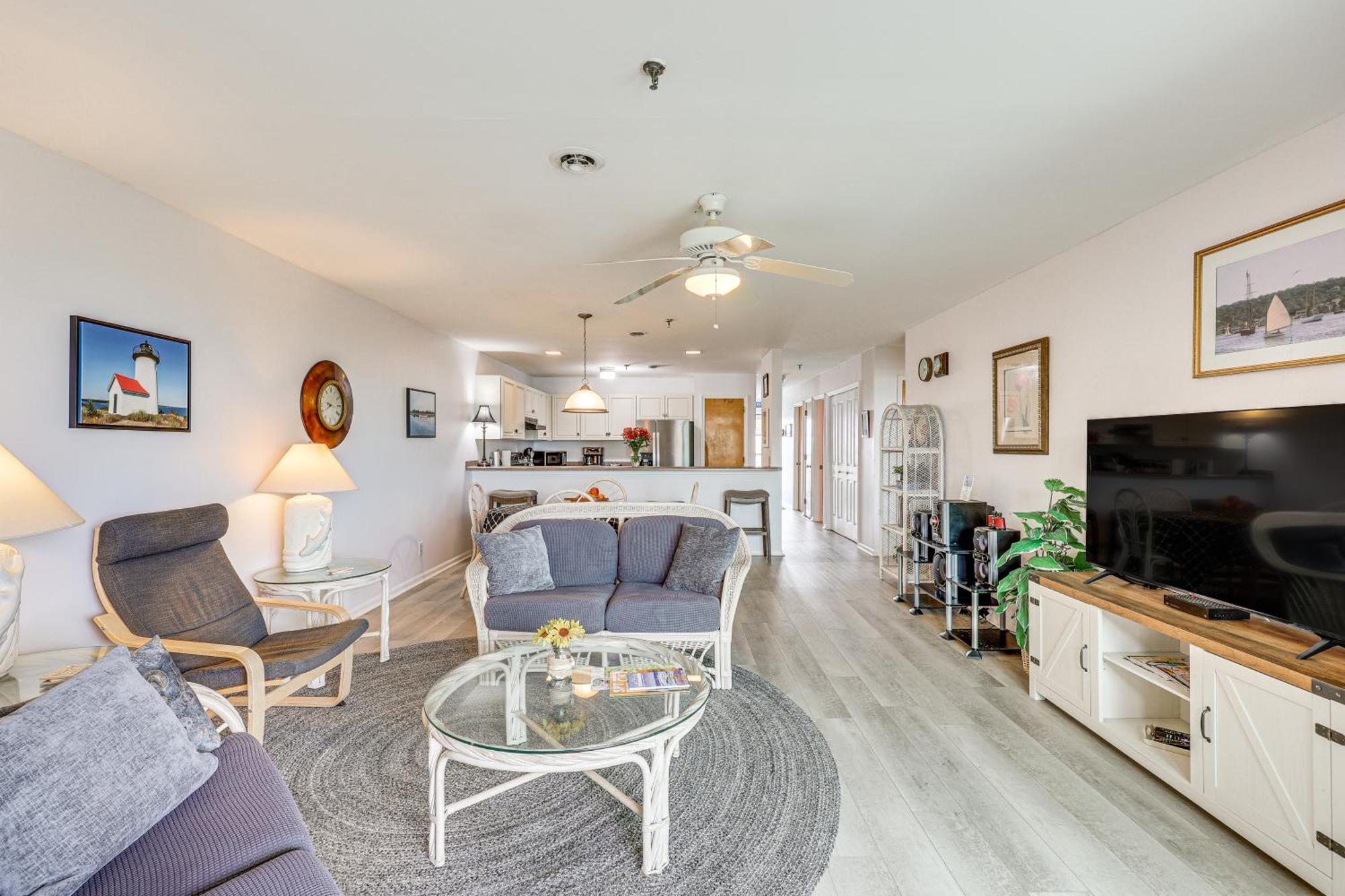 Oak Island Beachfront Condo With Community Pool Exteriör bild